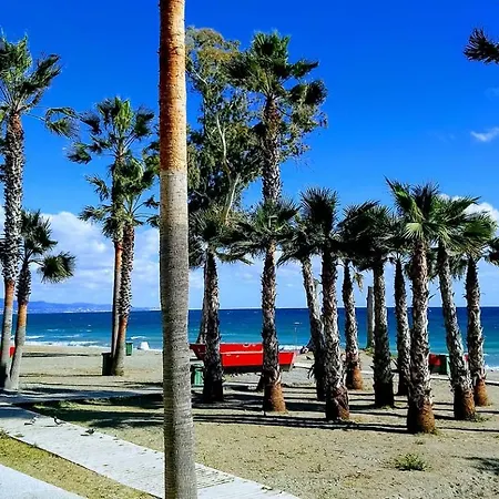Beachfront San Pedro Alcantara شقة *