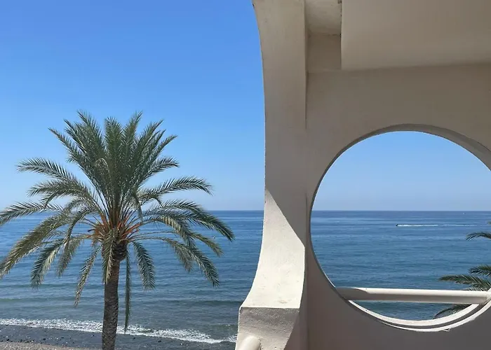 Beachfront San Pedro Alcantara アパート